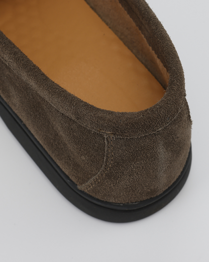 Mocassins en daim à semelle noire